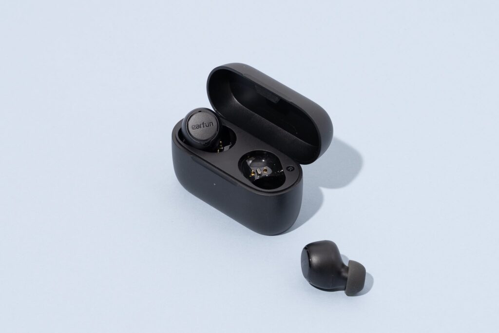 Unleash Superior Sound RS 125 Only Wireless Earbuds, Bluetooth 5.0 8d Stereo Sound HI-FI Thesparkshop.in